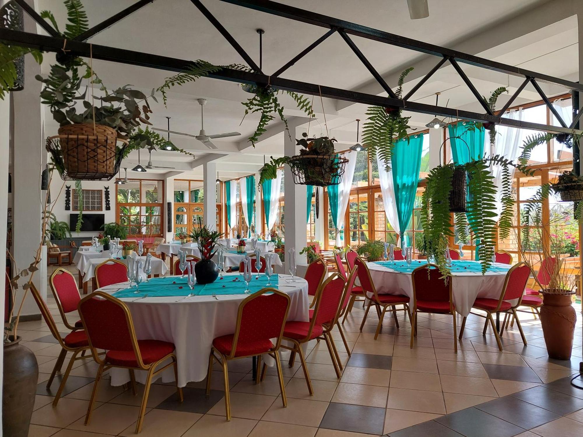 Island Continent Hotel Ivato  Eksteriør billede